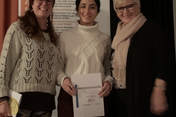 Die Schirmherrin des YWPAA Anna-Katharina Schättiger, Stadtpräsidentin, mit Susanne Sparka, Präsidentin ZC NMS und Alice Hakimy, YWPAA Preisträgerin